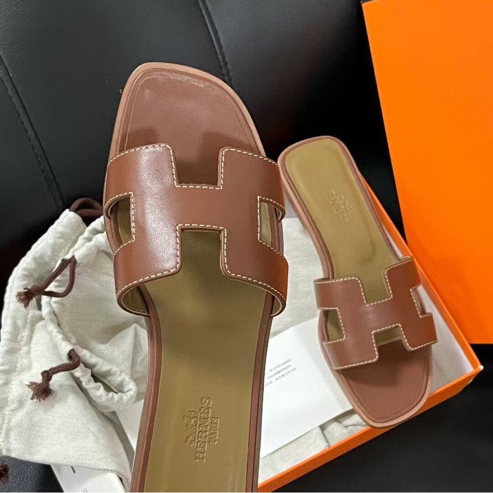 Women's Hermès Oran Sandals - Picture 2 of 5